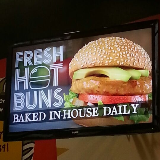 1/15/2013 tarihinde Barbara K.ziyaretçi tarafından MOOYAH Burgers, Fries &amp; Shakes'de çekilen fotoğraf