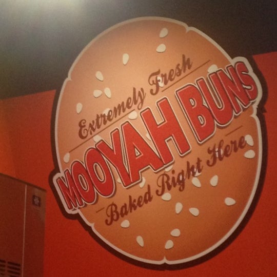 11/5/2012 tarihinde Barbara K.ziyaretçi tarafından MOOYAH Burgers, Fries &amp; Shakes'de çekilen fotoğraf
