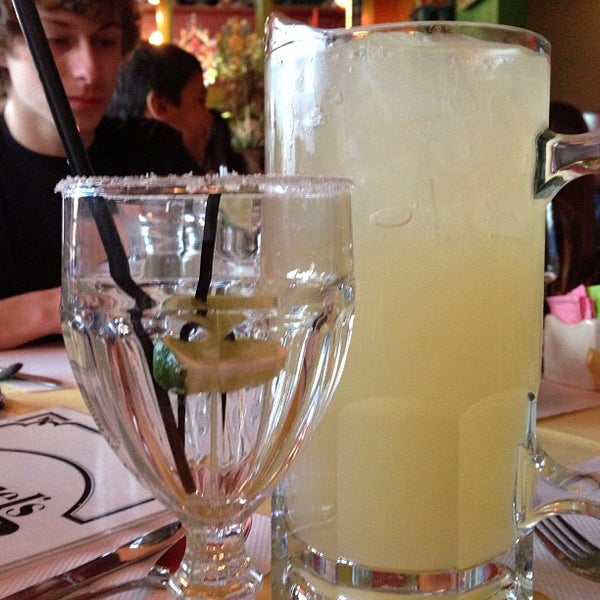 Foto scattata a Manuel&#39;s Mexican Restaurant da Jennifer W. il 5/4/2013