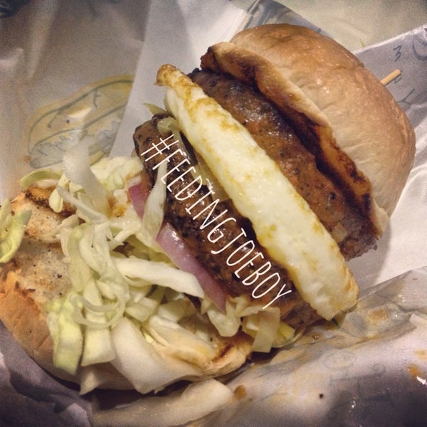 Foto diambil di Mike&#39;s Charbroiled Burgers oleh Feeding J. pada 5/10/2014