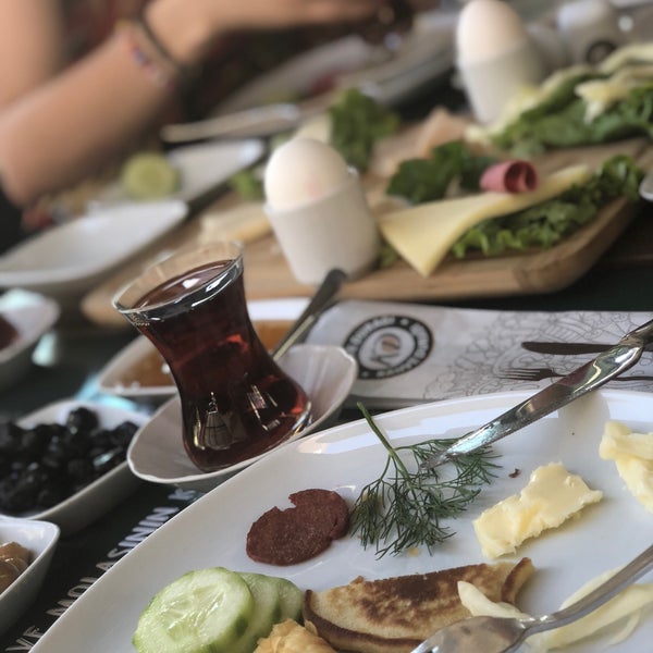 Das Foto wurde bei Kahve Durağı von Nazmiye G. am 7/1/2018 aufgenommen
