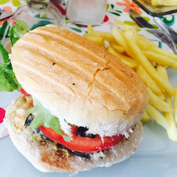 Веган бункер. Веган бункер. Веган бункер. Сотрудники веганбункер. Магазин для веганов в спб.