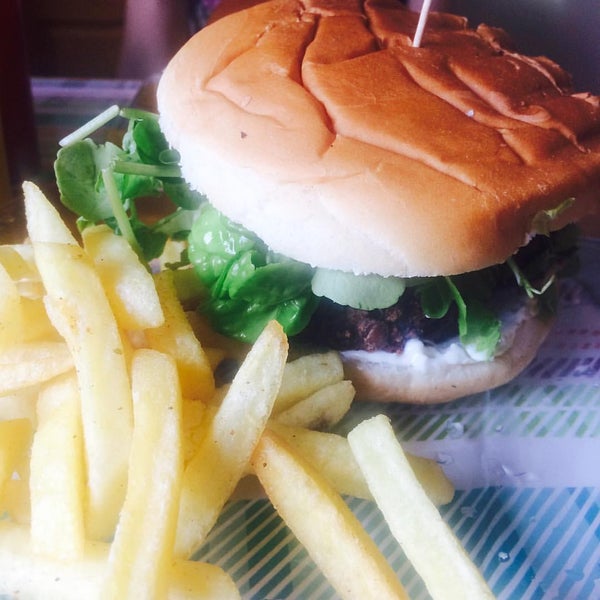 Веган бункер питер. Веган бункер. Веган бункер. Бункер магазин веганов. Веган бункер питер.