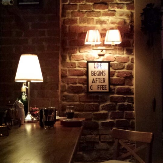 Foto tirada no(a) Kafe Pub por Ariana P. em 1/16/2014