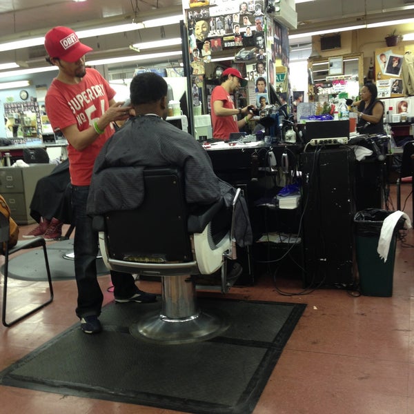 4/24/2013にRocky B.がAstor Place Hairstylistsで撮った写真