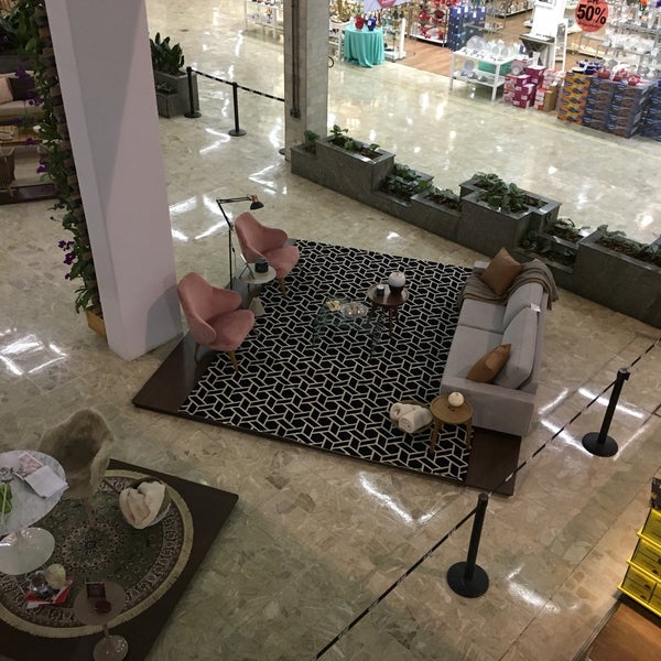 Das Foto wurde bei Shopping Lar Center von Marcos G. am 1/19/2018 aufgenommen