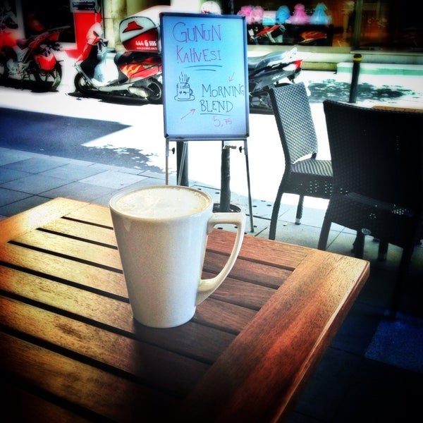 Foto tirada no(a) Coffeeway por Berna S. em 7/3/2014