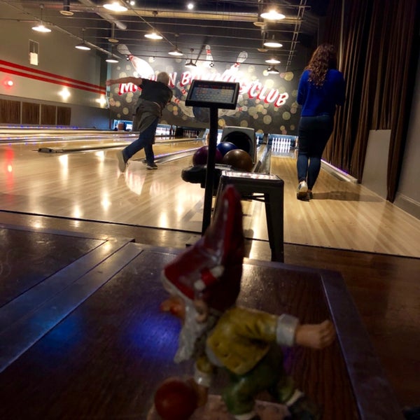 Foto tirada no(a) Mission Bowling Club por Kirin K. em 12/12/2018