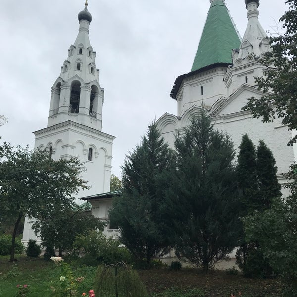 Храм троицы живоначальной в голенищево. Москва. Усадьба троице голенищево. Сайт храма троицы в голенищево. Храм троицы живоначальной в троицком-голенищеве внутри.