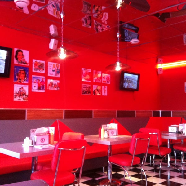 4/18/2013 tarihinde Alexey G.ziyaretçi tarafından Diner &amp; Burger Bar'de çekilen fotoğraf
