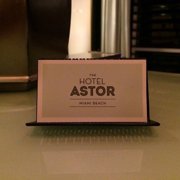 Photo prise au Hotel Astor par Tina G. le11/26/2014