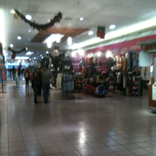 Снимок сделан в Everett Mall пользователем Christian M. 11/23/2012