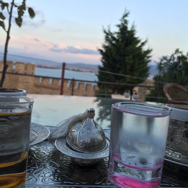Foto diambil di Arinna Müze Cafe oleh Ayşegül S. pada 10/8/2015