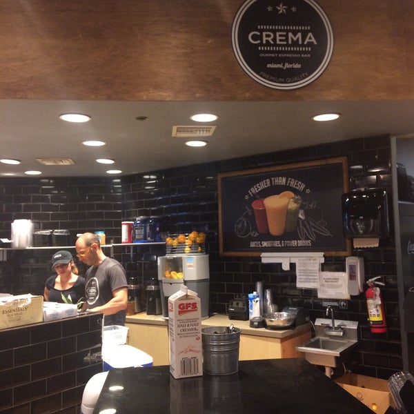 Foto tirada no(a) Crema Gourmet Espresso Bar por Maria C. em 7/21/2017