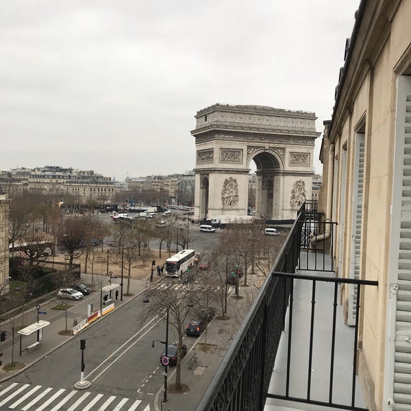 Photo taken at Hôtel Splendid Étoile by Kevin M. on 12/29/2018