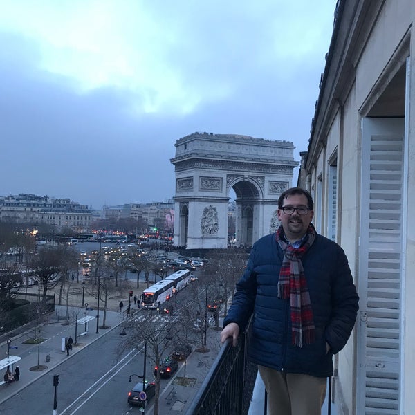 12/27/2018 tarihinde Kevin M.ziyaretçi tarafından Hôtel Splendid Étoile'de çekilen fotoğraf