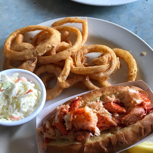 Das Foto wurde bei Westbrook Lobster Restaurant &amp; Bar von Kevin M. am 7/8/2017 aufgenommen