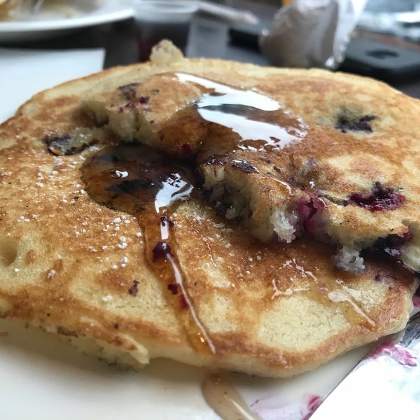 blueberry pancakes with maple syrup