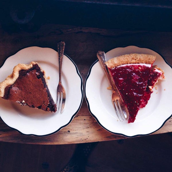 3/7/2016 tarihinde Amy C.ziyaretçi tarafından Petee&#39;s Pie Company'de çekilen fotoğraf