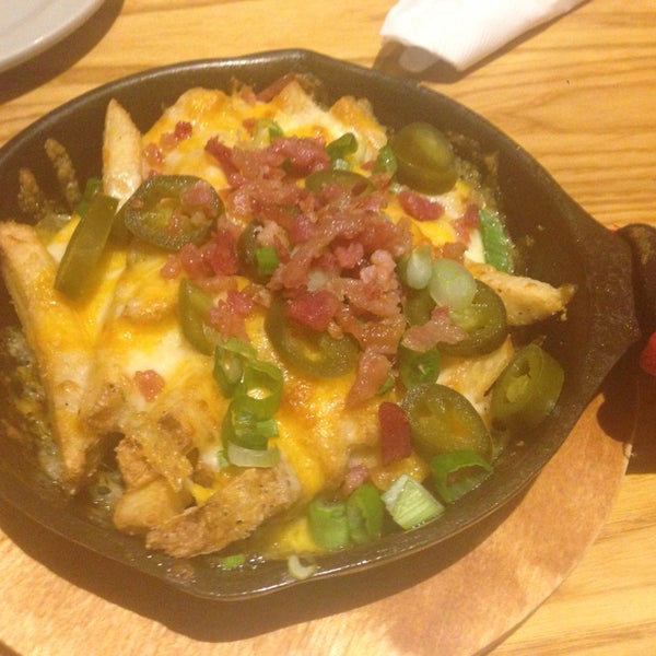 Photo taken at Chili&#39;s Grill &amp; Bar by Kevin E. on 1/6/2014