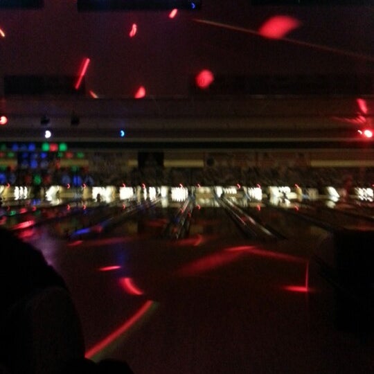 Mira lanes. Турнир по боулингу в самаре. Mira lanes. Боулинг березники миллениум. Помещение для боулинга.