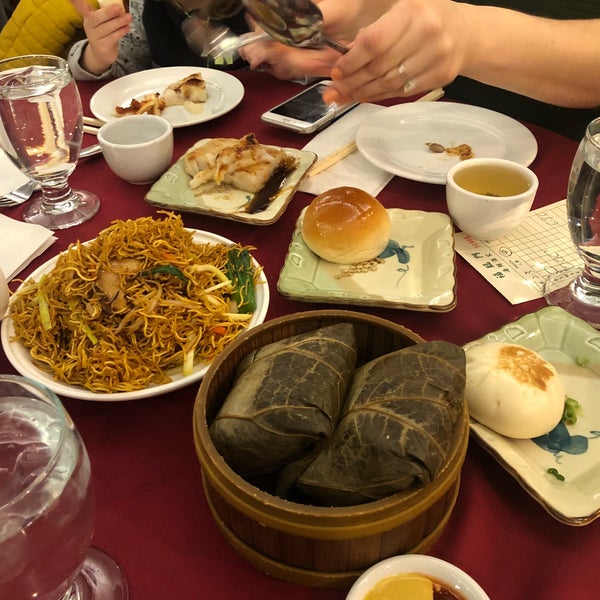 Rude service. Pretty much everything out of 15+ dishes we tried tasted awful (and I like Chinese food)