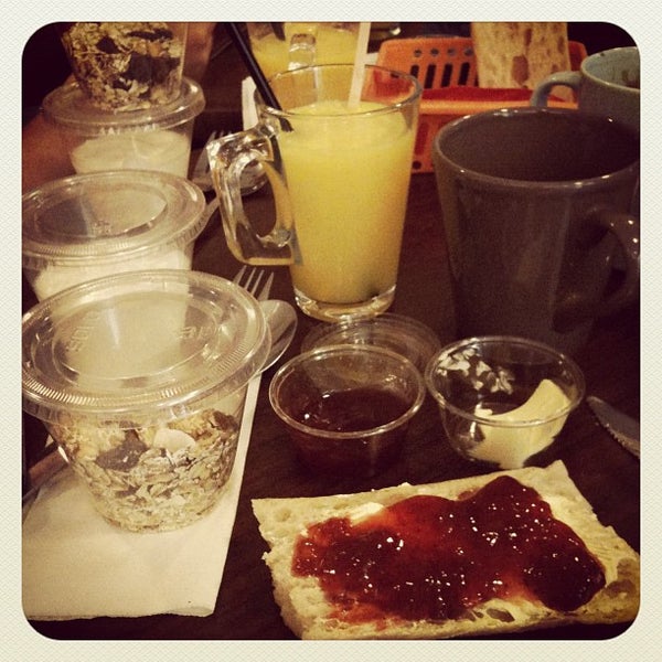 9/23/2012にVincent S.がFairview Coffeeで撮った写真