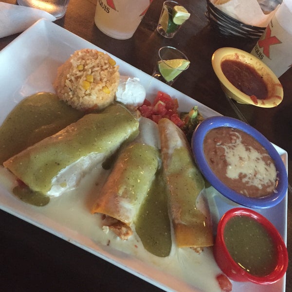 Foto tomada en Zama Mexican Cuisine &amp; Margarita Bar  por Monique S. el 10/22/2016