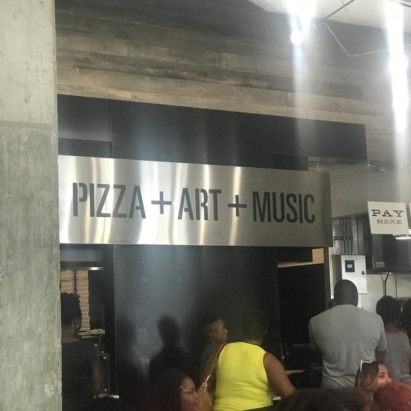 Photo taken at Slim &amp; Husky&#39;s Pizza Beeria by Monique S. on 6/22/2019