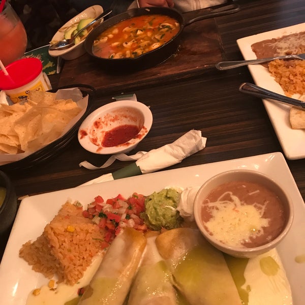 Das Foto wurde bei Zama Mexican Cuisine &amp; Margarita Bar von Monique S. am 12/30/2017 aufgenommen