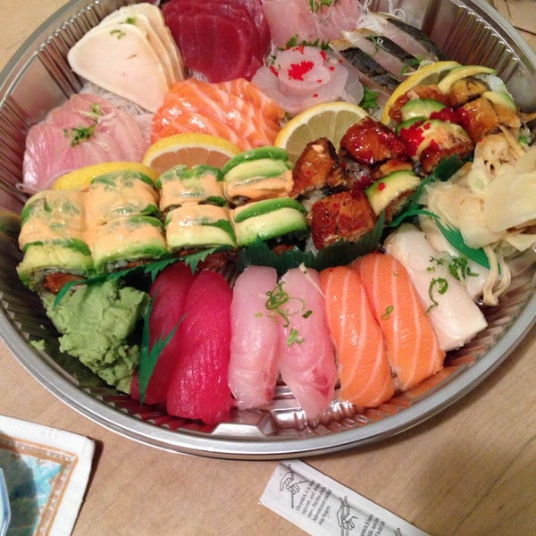 Foto diambil di Hana Sushi oleh Shana E. pada 1/20/2014