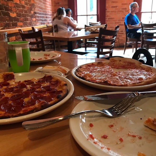 8/18/2018 tarihinde Joe C.ziyaretçi tarafından Matchbox Vintage Pizza Bistro'de çekilen fotoğraf