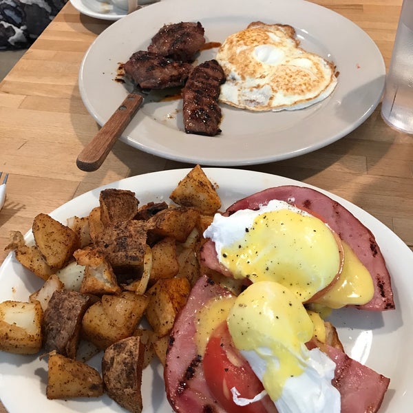 Had the eggs Benedict and the Steak and eggs. The hash browns with the eggs Benedict were too salty. Was a busy Sunday afternoon and our order took at least 25 mins to arrive. Eggs were pretty good.
