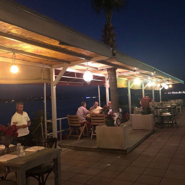 Foto tirada no(a) Denizatı Restaurant &amp; Bar por Hatice D. em 6/29/2019