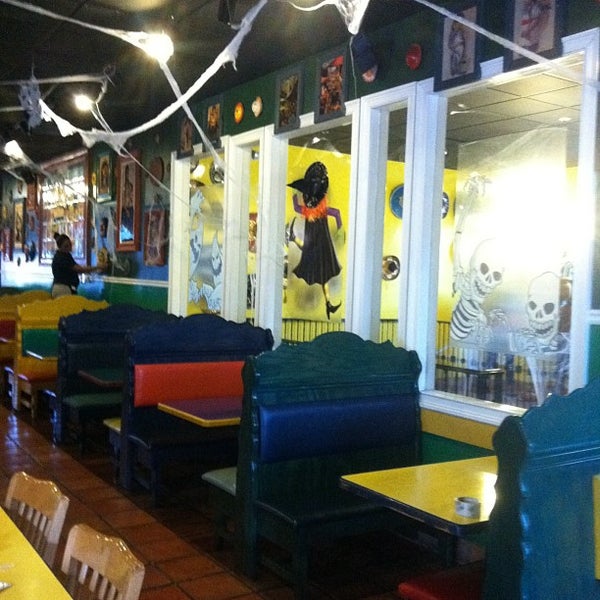 Das Foto wurde bei The Border Mexican Restaurant von Harold F. am 10/12/2012 aufgenommen
