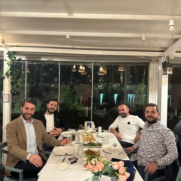 Das Foto wurde bei KoyuMavi Balık Restaurant von Adnan Çgz am 12/9/2022 aufgenommen