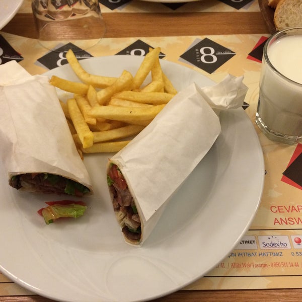 Photo prise au Aliila Restaurant par Gültekin E. le12/11/2015