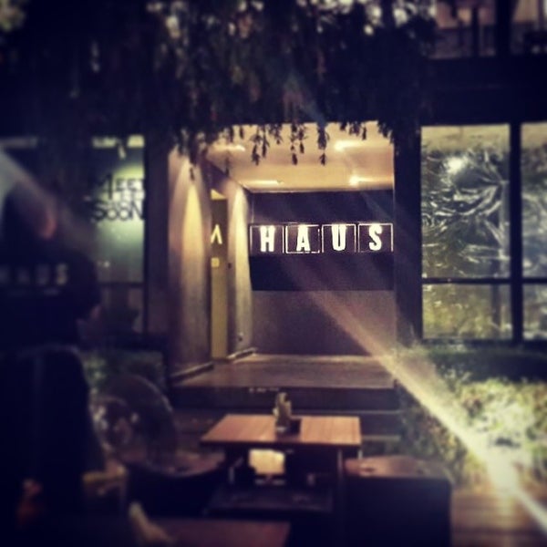 Foto scattata a HAUS - Café × Bar da Haus C. il 3/12/2014