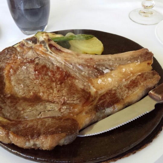 3/23/2014 tarihinde Luis D.ziyaretçi tarafından Restaurante Eustaquio Blanco'de çekilen fotoğraf