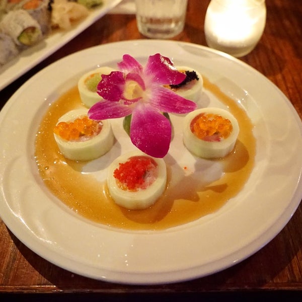Das Foto wurde bei Jin Restaurant von Vivienne G. am 8/17/2014 aufgenommen