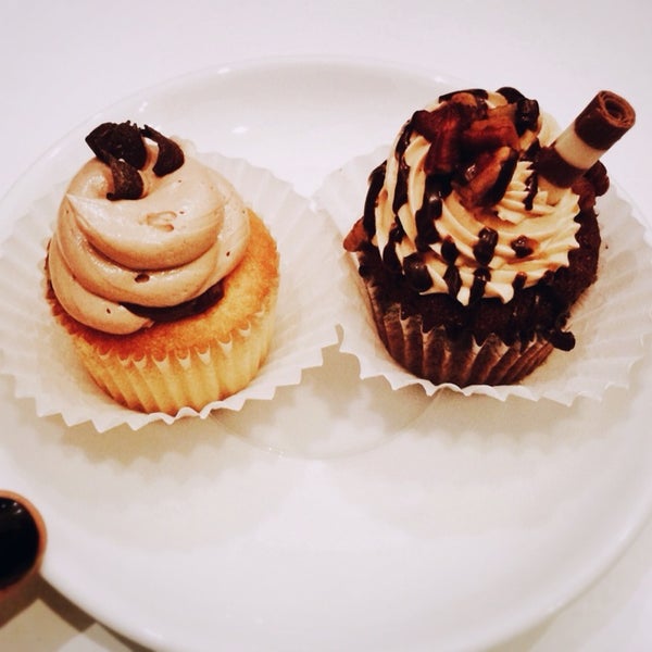 Cute little mini-desserts. Super tasty. Try the Vanilla-Nutella!