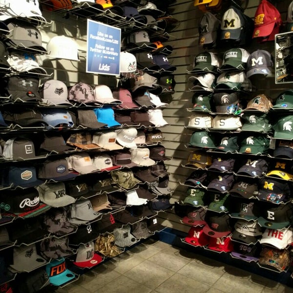 Shoe stores in deals 12 oaks mall