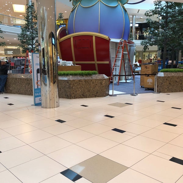 Foto tirada no(a) Twelve Oaks Mall por theodoricofyork em 10/29/2017