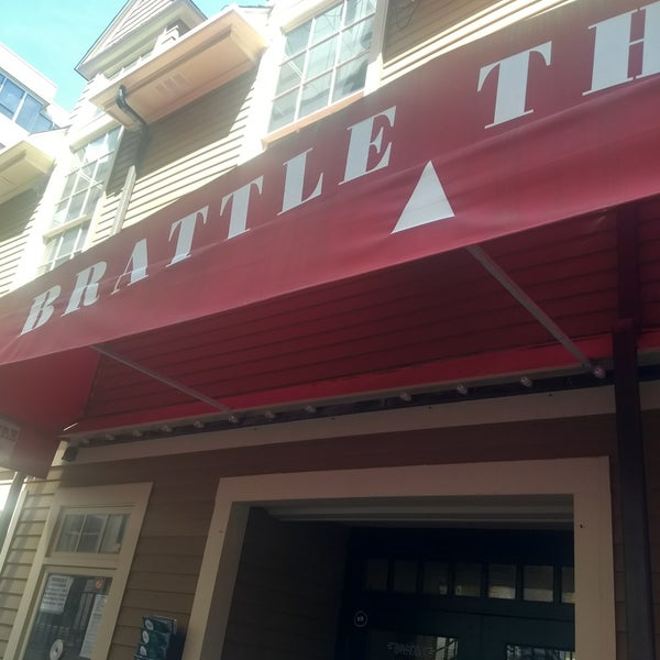 Foto tirada no(a) Brattle Theatre por Kit K. em 6/15/2019