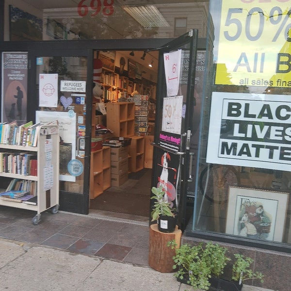 Photo taken at Rodney&#39;s Bookstore by Kit K. on 8/27/2020