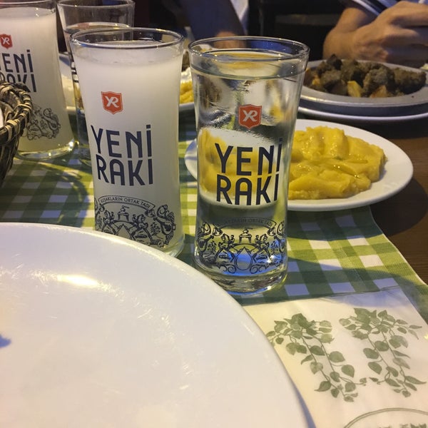 Das Foto wurde bei Asma Altı Ocakbaşı Restaurant von 𝓤𝓶𝓲𝓽.𝓑 am 7/6/2020 aufgenommen
