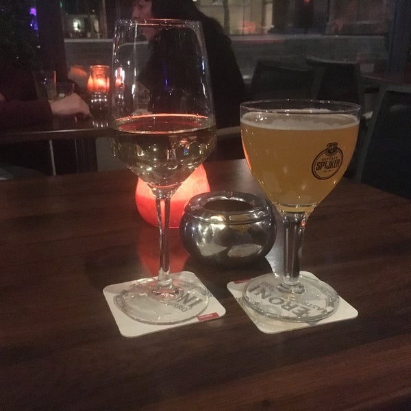 Foto tomada en Thomas Eindhoven | Cocktails | Comfort streetfood | Club  por Esther H. el 5/20/2017