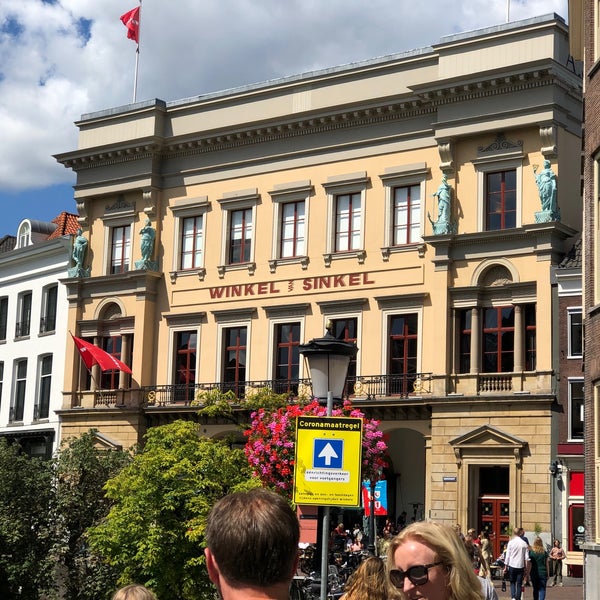 Foto diambil di Winkel van Sinkel oleh Esther H. pada 8/4/2020