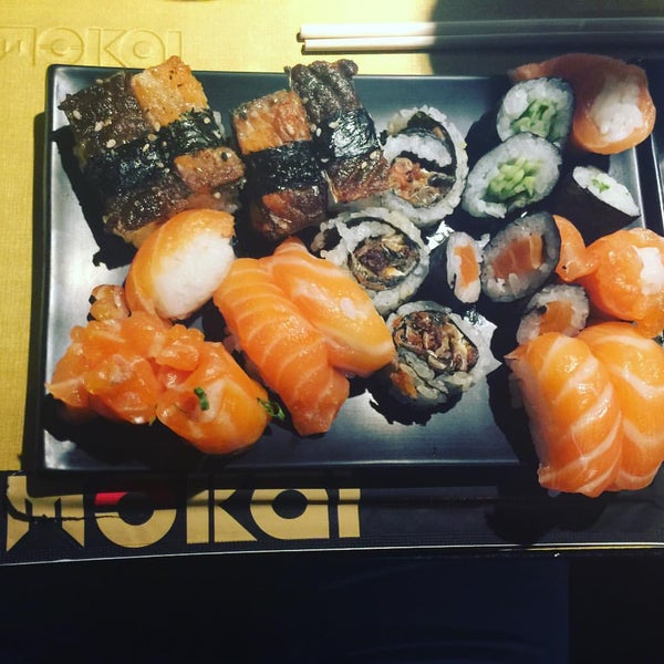 Foto tirada no(a) Mokai Sushi Lounge Bar por William M. em 1/27/2016