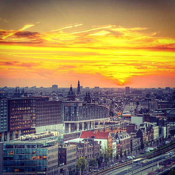 10/1/2013 tarihinde Yuri K.ziyaretçi tarafından Mövenpick Hotel Amsterdam City Centre'de çekilen fotoğraf